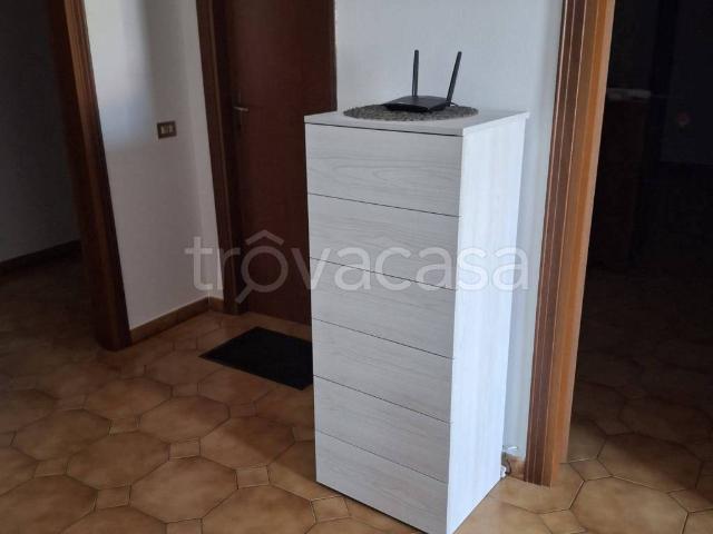 Villa in affitto a Brebbia via Gioacchino Rossini, arredato, giardino privato, box TrovaCasa