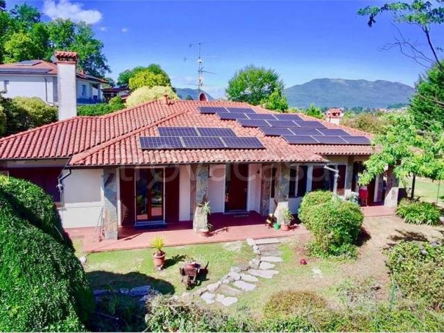Villa in affitto a Brebbia via vignetta, 8, arredato, giardino privato, box TrovaCasa