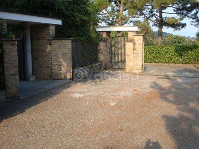 Villa in affitto a Brenna, arredato, box, terrazzo TrovaCasa