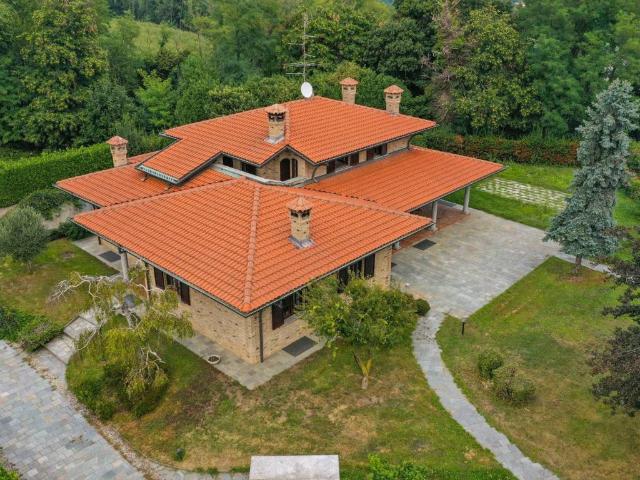 Villa in affitto a Brenna CO