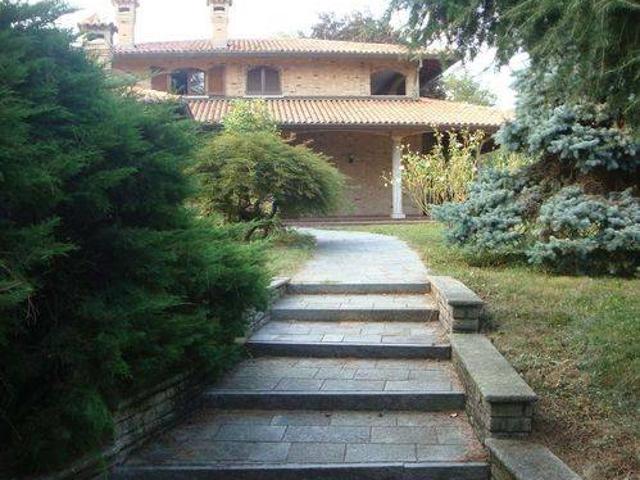 Villa in affitto a Brenna CO