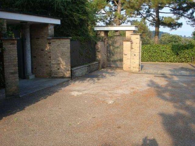 Villa in affitto a Brenna CO