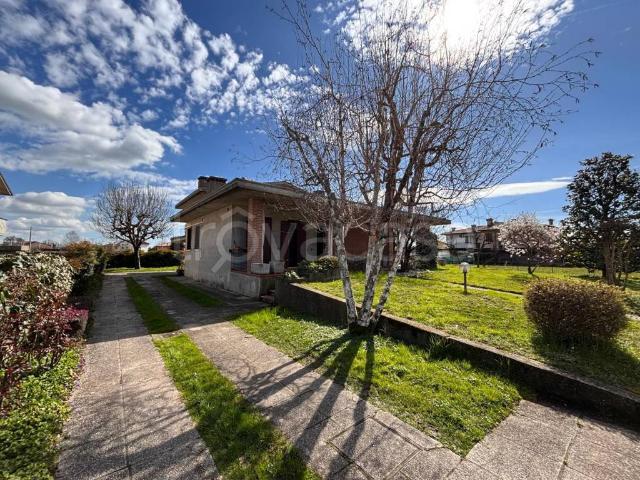 Villa in affitto a Bressanvido, giardino privato, box, terrazzo TrovaCasa