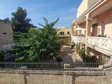 Villa in affitto a Brindisi via Armengol 6, arredato, caminetto, studio TrovaCasa
