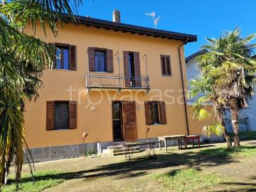 Villa in affitto a Busto Arsizio via Ludovico Muratori, 32, arredato, giardino privato, luminoso TrovaCasa