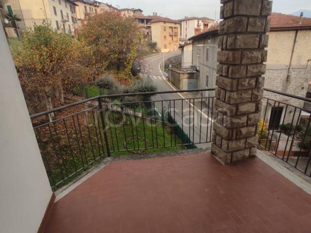 Villa in affitto a Gaverina Terme via San Vittore Martire, giardino privato, box, terrazzo TrovaCasa