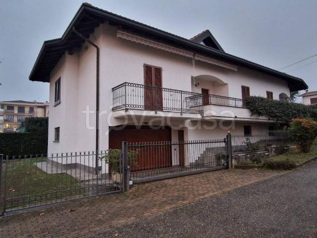 Villa in affitto a Gazzada Schianno via Giannino Barbieri, 21, giardino privato, box, parzialmente arredato TrovaCasa