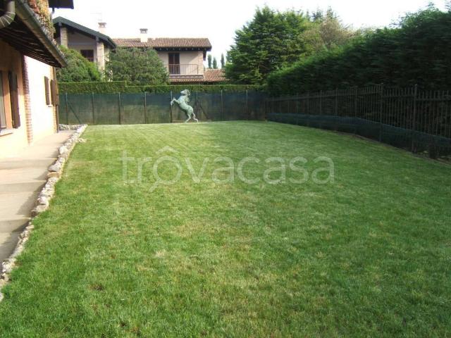 Villa in affitto a Galliate Lombardo, arredato, giardino privato, box TrovaCasa