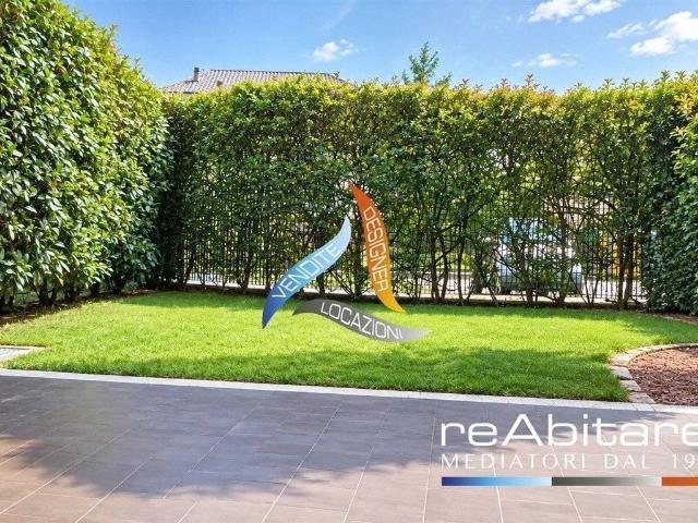 Villa in affitto a Garbagnate Milanese via Antonio Vivaldi, 4, giardino privato, box doppio in lunghezza, piscina TrovaCasa