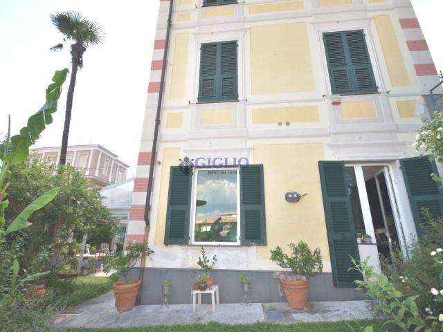 Villa in affitto a Genova viale Giorgio Modugno, arredato, giardino privato, box TrovaCasa