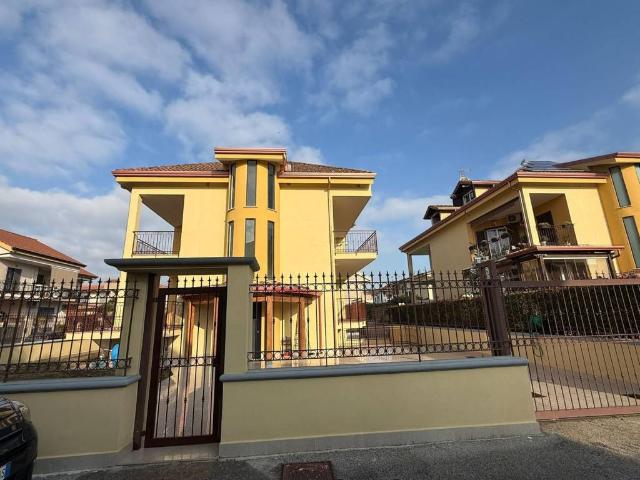 Villa in affitto a Giugliano in Campania NA