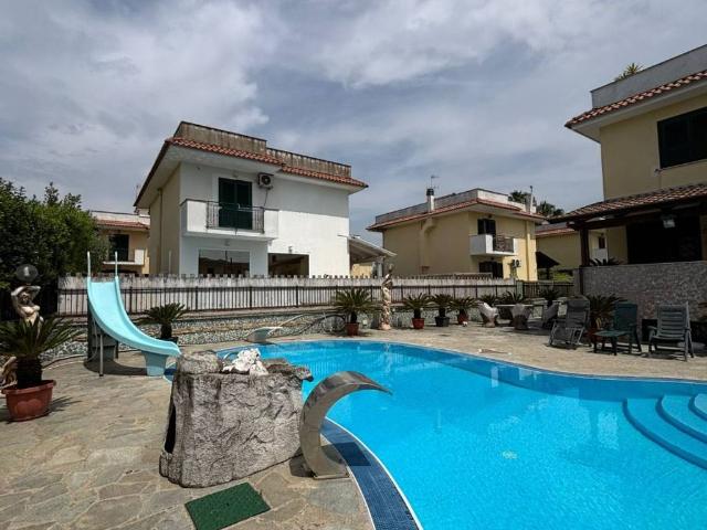 Villa in affitto a Giugliano in Campania NA
