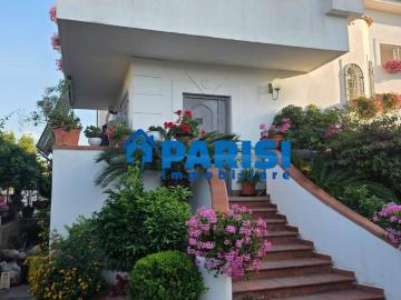 Villa in affitto a Giugliano in Campania, giardino privato, posto auto, terrazzo TrovaCasa
