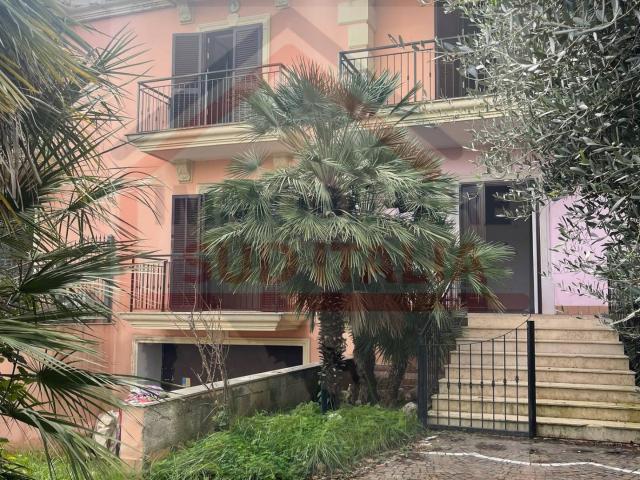 Villa in affitto a Giugliano in Campania, Varcaturo