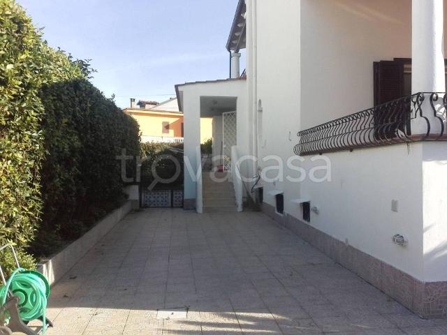 Villa in affitto a Giugliano in Campania via Lago Patria, non arredato/vuoto, posto auto, box TrovaCasa