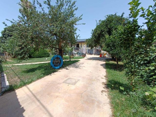 Villa in affitto a Giugliano in Campania via Madonna del Pantano, 57, non arredato/vuoto, giardino privato, box TrovaCasa