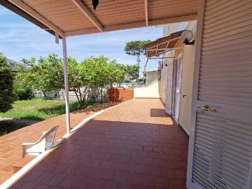 Villa in affitto a Giugliano in Campania via Madonna del Pantano, 83, non arredato/vuoto, giardino privato, posto auto TrovaCasa