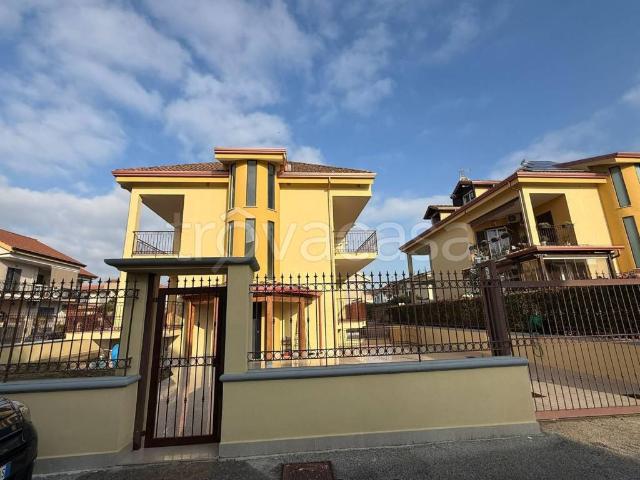 Villa in affitto a Giugliano in Campania via Ripuaria, 96A, giardino privato, terrazzo, ultimo piano TrovaCasa