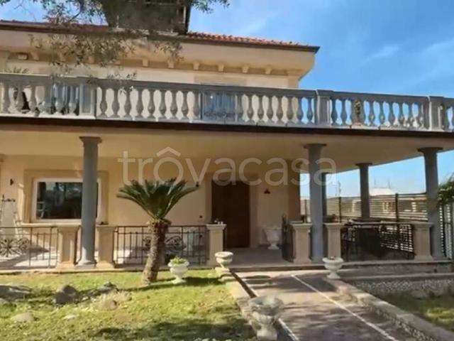 Villa in affitto a Giugliano in Campania via Staffetta, 201, giardino privato, box, terrazzo TrovaCasa