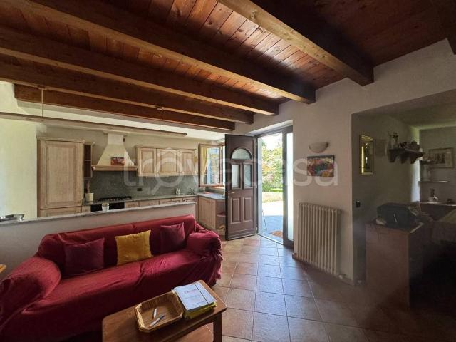 Villa in affitto a Dervio via Don Luigi Penati, arredato, giardino privato, terrazzo TrovaCasa