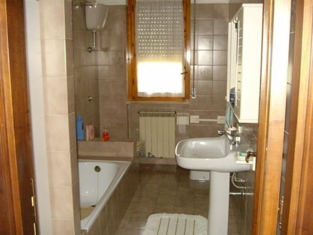 Villa in affitto a Elice rif. 45776 Italia Affitti