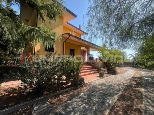 Villa in affitto a Foggia contrada Junco, arredato, giardino privato, box TrovaCasa