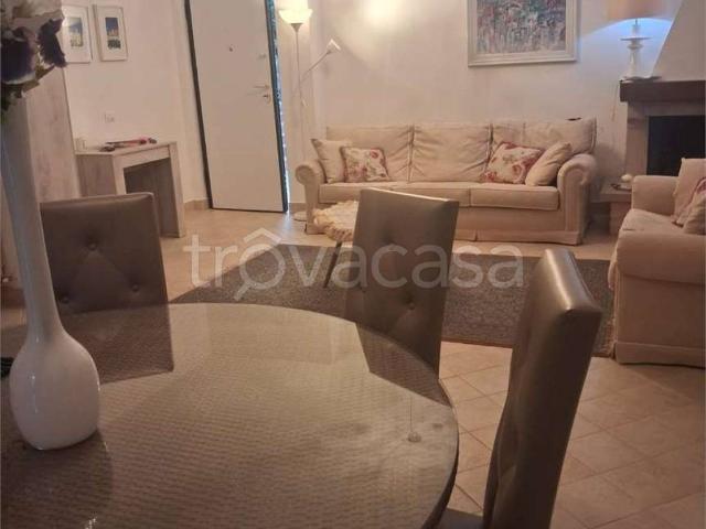 Villa in affitto a Formia, arredato, giardino privato, posto auto TrovaCasa