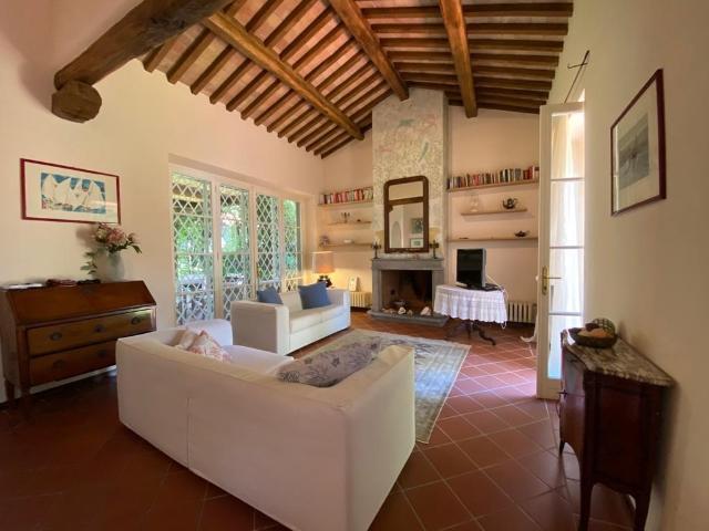 Villa in affitto a Forte dei Marmi, arredato, giardino privato, posto auto TrovaCasa