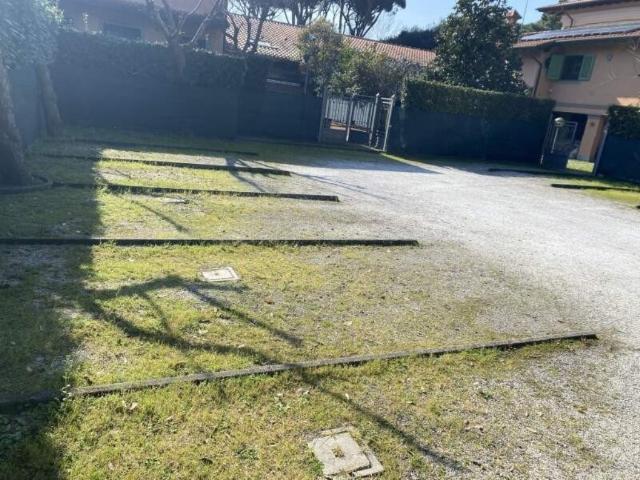 Villa in affitto a Forte dei Marmi, giardino, posto auto, caminetto TrovaCasa