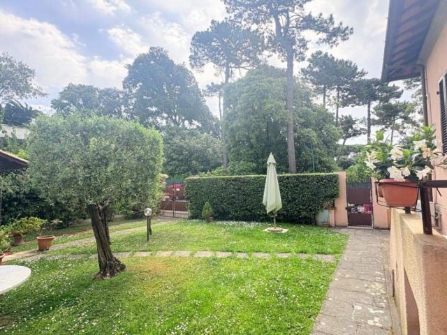 Villa in affitto a Forte dei Marmi, giardino, posto auto, aria condizionata TrovaCasa