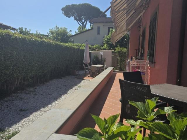 Villa in affitto a Forte dei Marmi, giardino, posto auto, veranda TrovaCasa