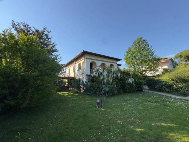 Villa in vendita a Forte dei Marmi LU