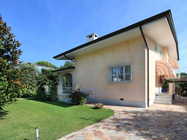 Villa in affitto a Forte dei Marmi LU