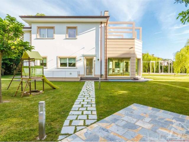 Villa in affitto a Forte dei Marmi LU
