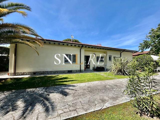 Villa in affitto a Forte dei Marmi piazza Giuseppe Garibaldi, arredato, giardino privato, posto auto TrovaCasa