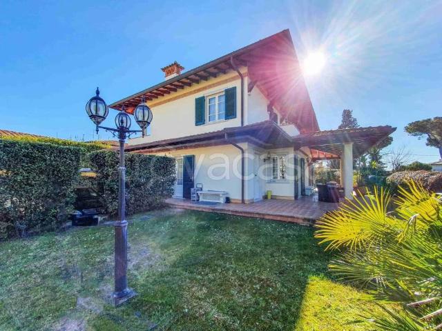 Villa in affitto a Forte dei Marmi quartieri, 10, giardino, posto auto, terrazzo TrovaCasa