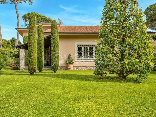 Villa in affitto a Forte dei Marmi via Terreni Pacchiani, arredato, giardino privato, terrazzo TrovaCasa