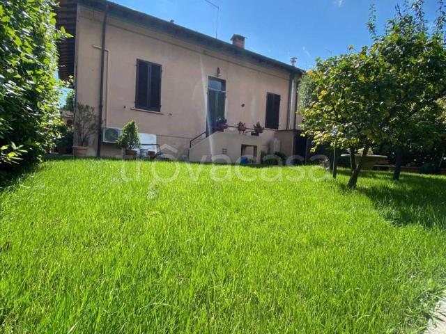 Villa in affitto a Forte dei Marmi via Torino, 7, arredato, giardino privato, posto auto TrovaCasa
