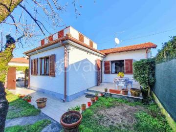 Villa in affitto a Forte dei Marmi via Trento, 92, giardino, terrazzo, centrale TrovaCasa