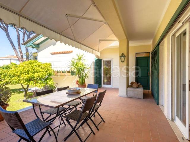 Villa in affitto a Forte dei Marmi via Trento, arredato, giardino privato, posto auto TrovaCasa