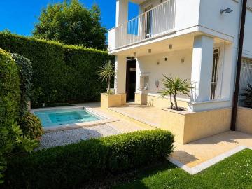 Villa in affitto a Forte dei Marmi via Vanzetti 37