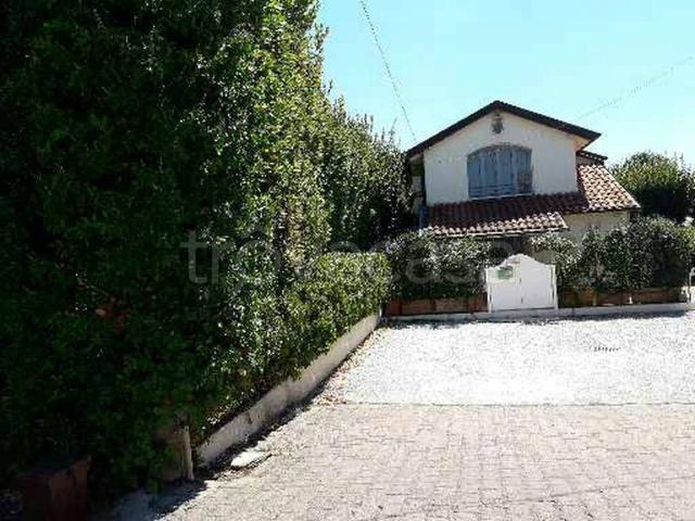Villa in affitto a Forte dei Marmi via Vaiana, arredato, giardino privato, posto auto TrovaCasa