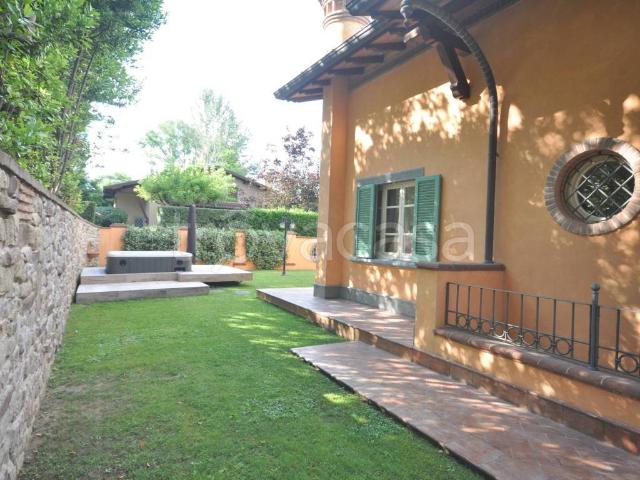 Villa in affitto a Forte dei Marmi via Versilia, 219, arredato, giardino privato, posto auto TrovaCasa