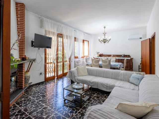 Villa in affitto a Forte dei Marmi via Agnelli 27, Forte dei Marmi, arredato, giardino privato, posto auto TrovaCasa