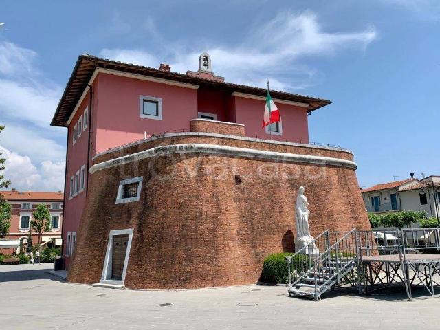 Villa in affitto a Forte dei Marmi via Amilcare Ponchielli, 23C, arredato, giardino privato, posto auto TrovaCasa