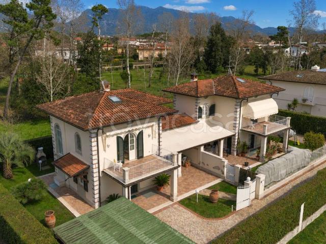 Villa in affitto a Forte dei Marmi via Antonio Canova 32, posto auto, caminetto, aria condizionata TrovaCasa