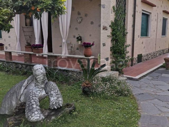 Villa in affitto a Forte dei Marmi via Antonio Canova, arredato, giardino privato, frigorifero TrovaCasa