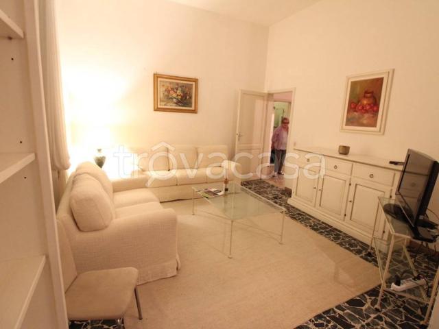 Villa in affitto a Forte dei Marmi via Carlo Vanzetti, arredato, giardino privato, posto auto TrovaCasa