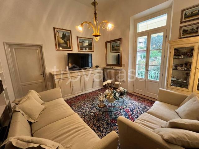Villa in affitto a Forte dei Marmi via Cesare Battisti, arredato, giardino privato, aria condizionata TrovaCasa