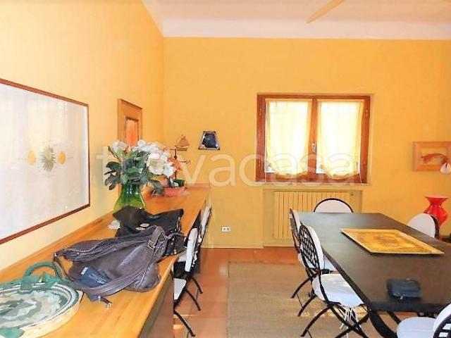 Villa in affitto a Forte dei Marmi via dei Mille, arredato, giardino privato, cucina abitabile TrovaCasa